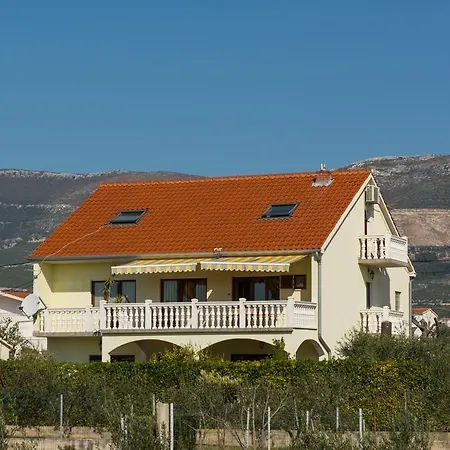 Apartment Corana *