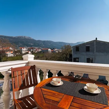 Apartment Corana *